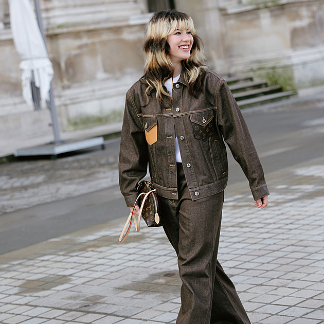 Olympijská vítězka mezi celebritami. Louis Vuitton posadil Liuovou do první řady