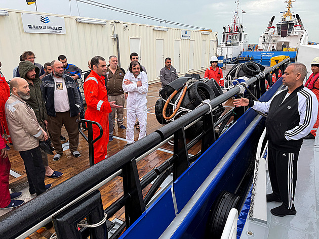 Íránské lodě zasáhly v iráckých vodách dva tankery. Jeden člen posádky zemřel