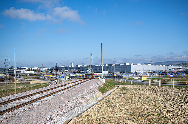 Kraj rozšířil průmyslovou zónu u automobilky, většinu pozemků koupila Škoda Auto
