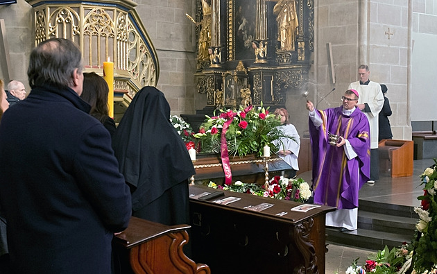 OBRAZEM: Od obrázků k pomoci světu. Plzeň se rozloučila se zakladatelkou Stonožky