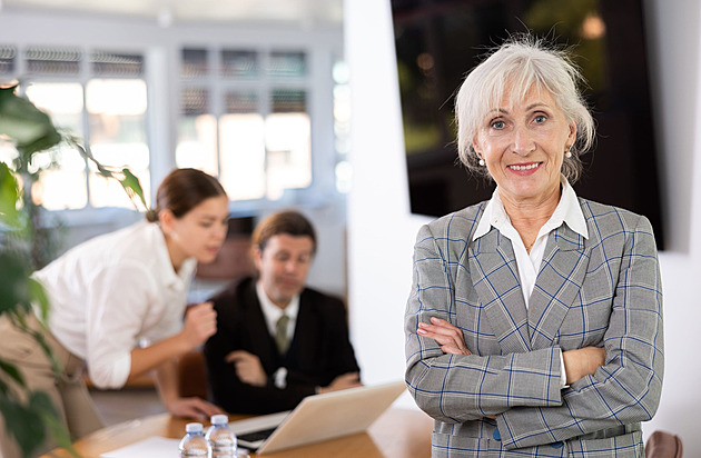 Předsudky škodí. Starší zaměstnanci zvyšují produktivitu a jsou věrní