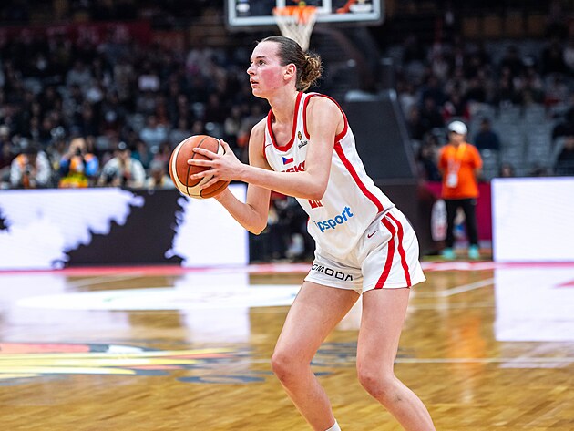 Emma �echov� st��l� v z�pase s ��nou.