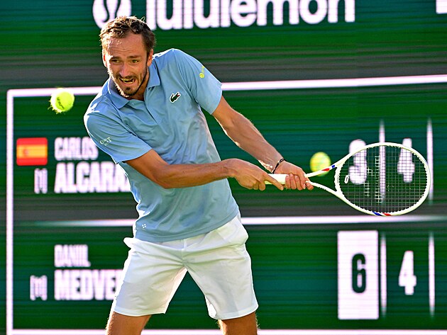 Daniil Medved�v se chyst� na �der v semifin�le turnaje v Indian Wells.