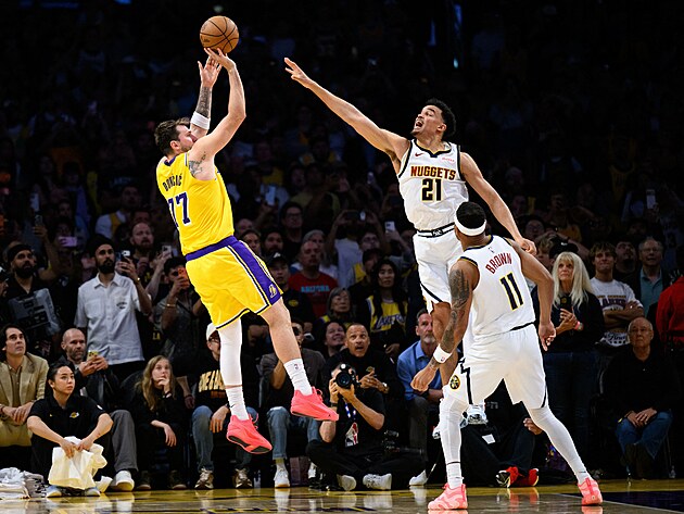 NBA: Luka Doncic uzatmanın son saniyesinde galibiyeti ayarladı