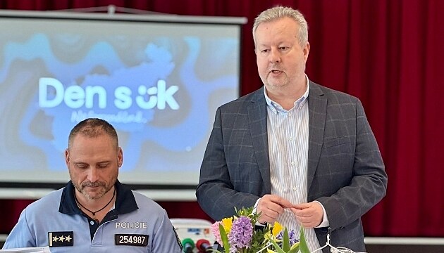 Hejtman Richard Brabec a krajský policejní �editel plk. Zbyn�k Dvo�ák