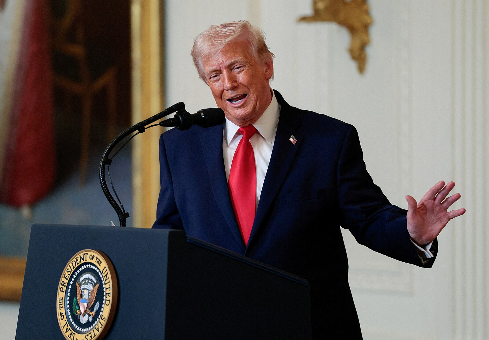 Je mi ctí zabíjet vyšinuté šmejdy, napsal Trump. Zkritizoval obraz války v médiích