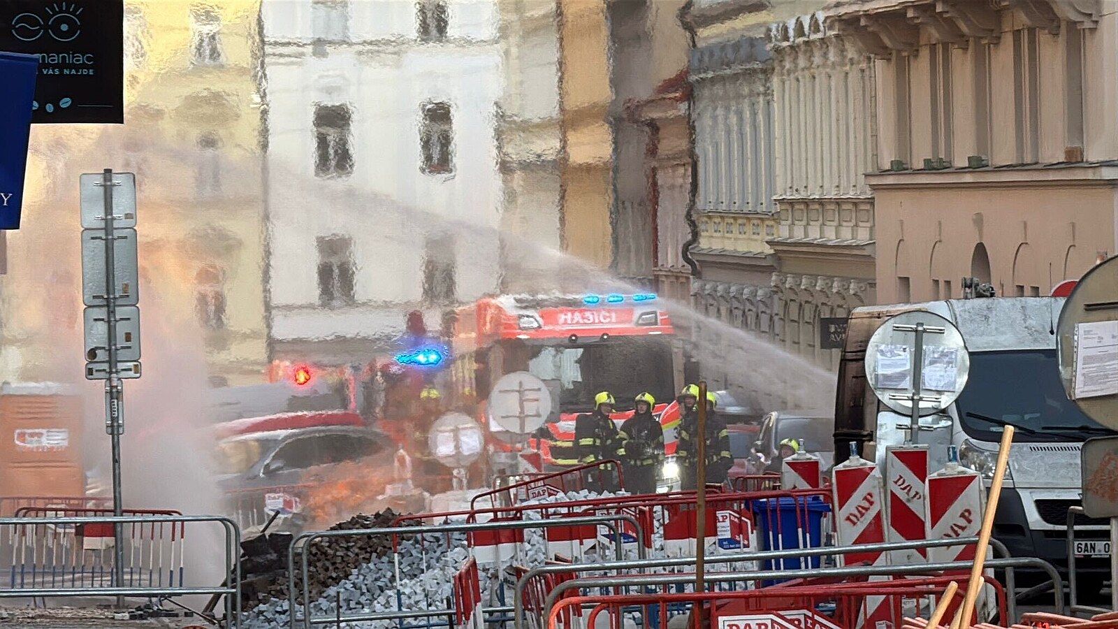 Vyběhli jsme ven. A vrata už hořela, popsala svědkyně požár plynu na Letné