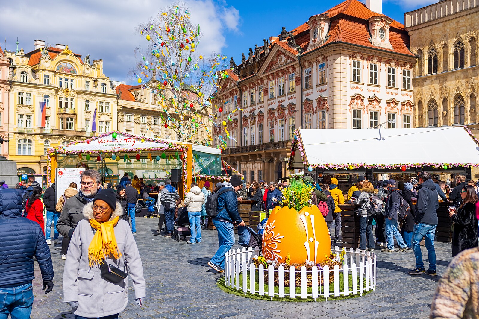 Velikono�n� trhy na Starom�stsk�m n�m�st� v Praze v roce 2025