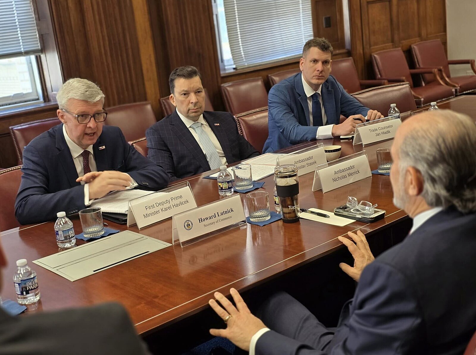 Havlíček jednal s Trumpovými ministry. Česko berou jako hlas rozumu, říká