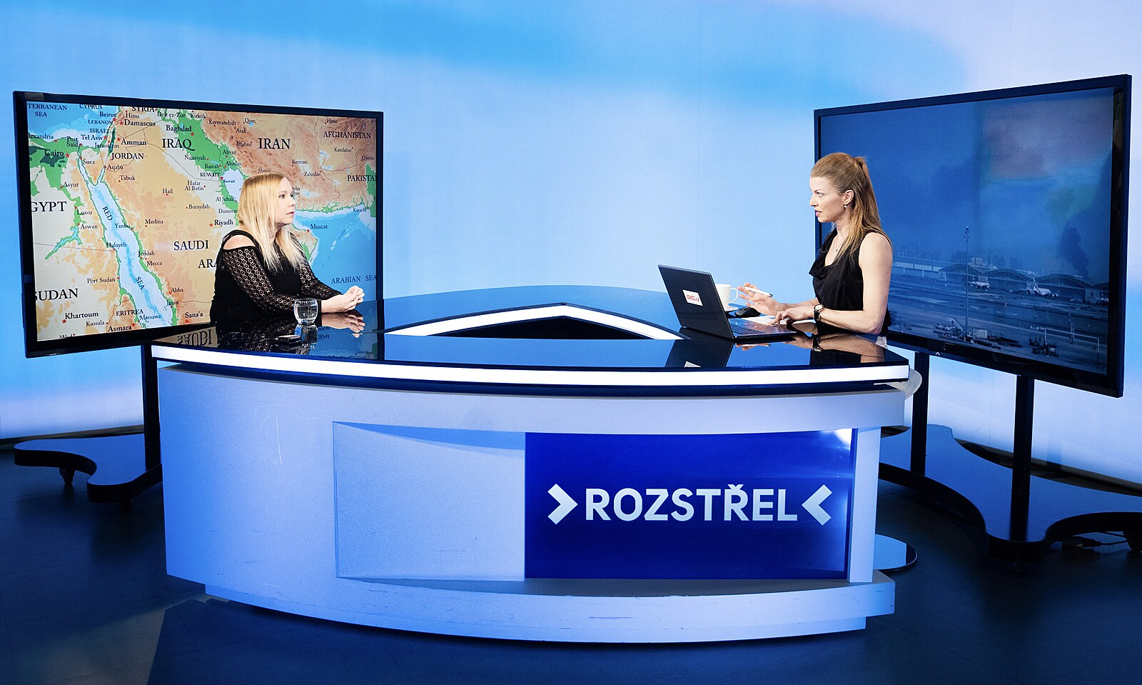 Chameneí jako nový vůdce Íránu je jasný vzkaz světu, říká politoložka