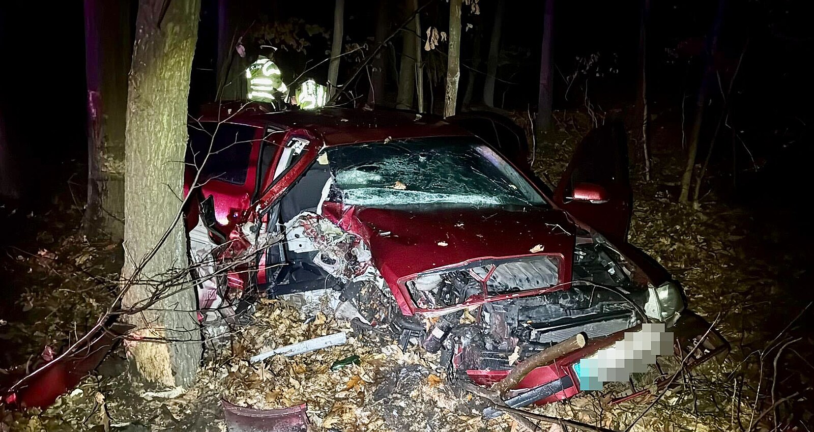 Noční nehoda s pěti zraněnými. Jeden z pasažérů patrně cestoval v kufru auta