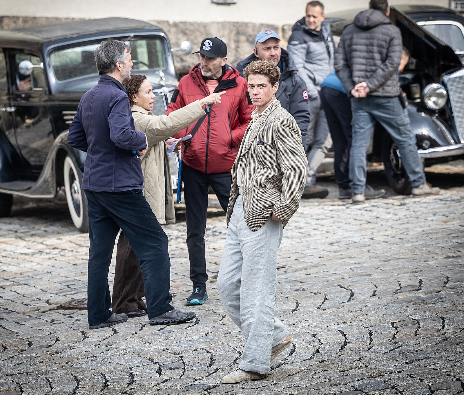 Netflix proměnil Liberec na nacistické Německo, dorazil i představitel JFK