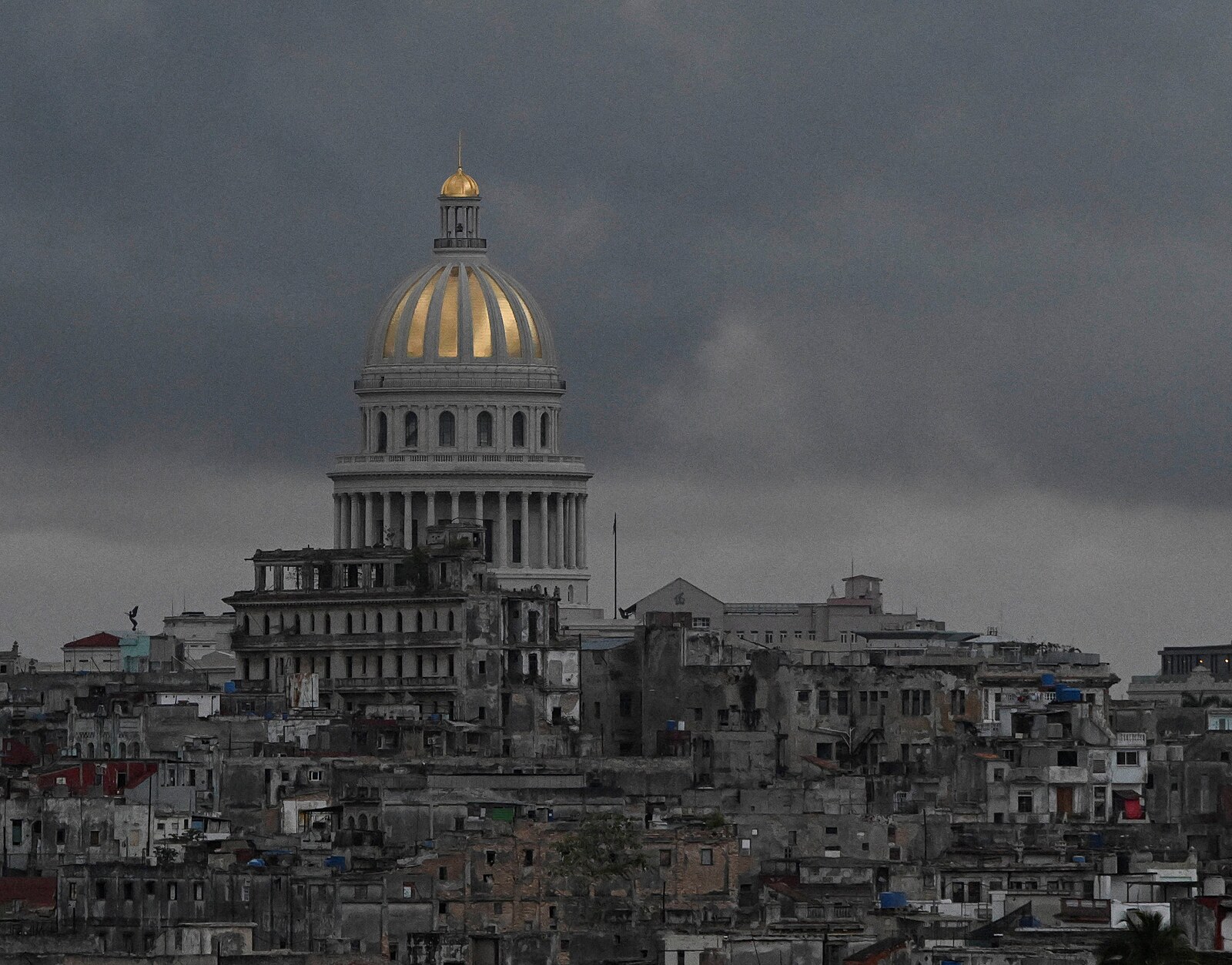 Na zlomené Kubě sílí volání po Trumpově zásahu. Situace narychlo využívá Čína