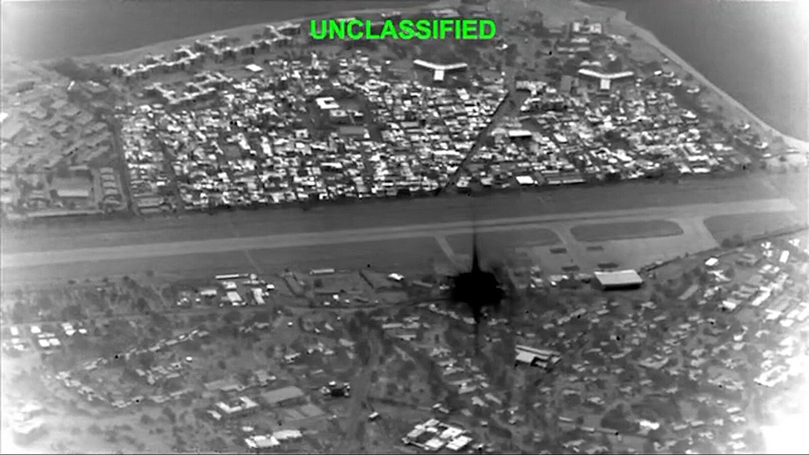 Klenot íránského ropného exportu v plamenech. Útoky USA na Charg děsí i Čínu