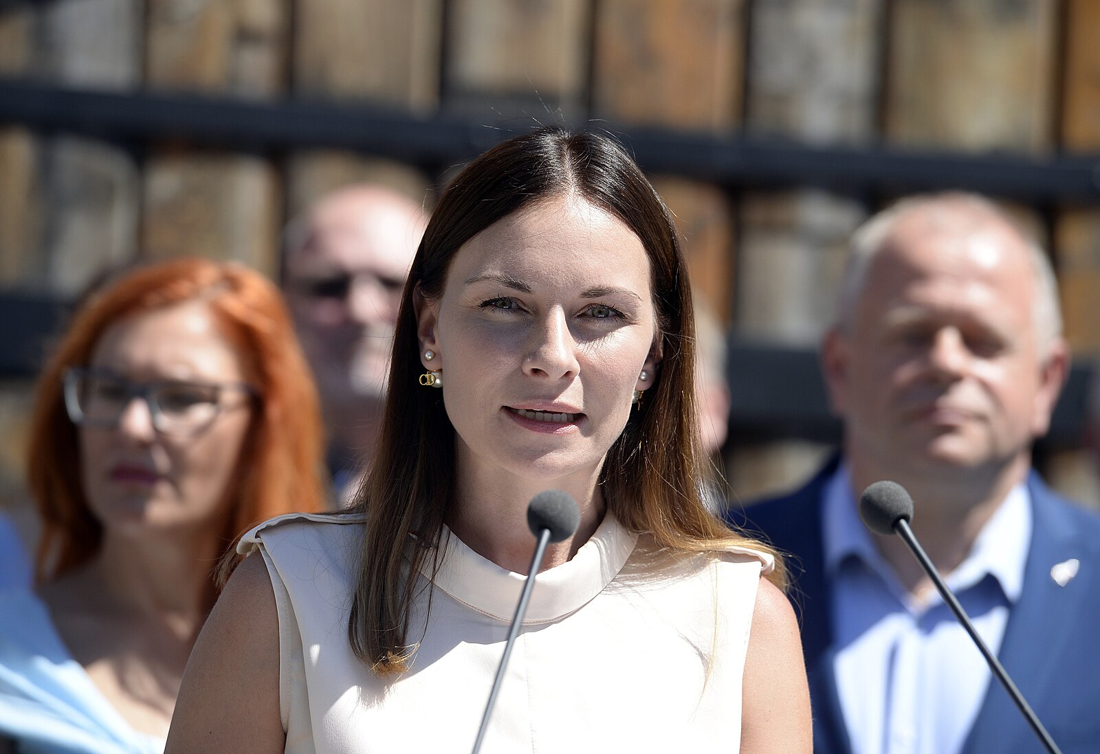 Babišovu poradkyni Vachatovou řešila komise pro BIS. Její bratr podniká v Rusku