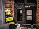 Hasi�i odstra�ují následky úniku a za�ehnutí plynu v Dobrovského ulici v Praze...