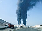 V ropné pr�myslové zón� ve Fud�aj�e stoupá kou� zp�sobený troskami po...