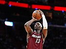 Bam Adebayo st�ílí trestný hod, v rekordním zápase jich prom�nil 36.