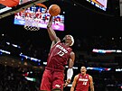 Bam Adebayo p�idává dva ze svých 83 bod�.