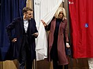 Francouzský prezident Emmanuel Macron p�ijel do volební místnosti b�hem prvního...