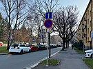 P�íjezd do Pichlovy ulice od ulice Rokycanova a Bo�eny Vikové-Kun�tické, odkud...