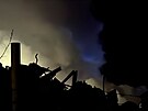 Hasi�i zasahují na míst� po�áru v ulici Ke Kablu (13. b�ezna 2026)