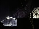 Hasi�i zasahují na míst� po�áru v ulici Ke Kablu (13. b�ezna 2026)