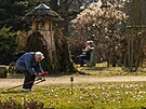 Rozkvetlý zámecký park v Kostelci nad Orlicí na Rychnovsku 