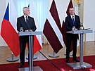 Loty�ský prezident Edgars Rinkévi�s a �eský prezident Petr Pavel b�hem tiskové...