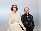 Sarah Paulsonová a Holland Taylorová na Vanity Fair Oscar Party v Los Angeles...