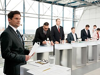 Nový po�ad Debata �T, na snímku zleva moderátor Luká� Dolanský, Ji�í Barták...