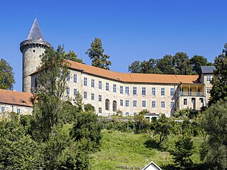 Ro�mberk. Nepot�ebný m��e být i zámek. �eská po�ta vyhodnotila �ást areálu,...