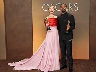 Dr�itelé leto�ních Oscar� v kategoriích pro here�ku a herce v hlavní roli:...