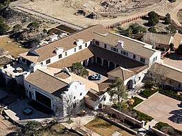 V Novém Mexiku za�ali prohledávat n�kdej�í ran� Jeffreyho Epsteina. (8. b�ezna...