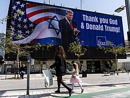 Billboard v Tel Avivu vyjad�ující dík Donaldu Trumpovi (12. b�ezna 2026)