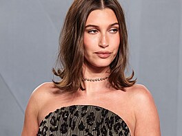 Leopard nechyb�l ani na oscarové afterparty magazínu Vanity Fair � sáhla po n�m...