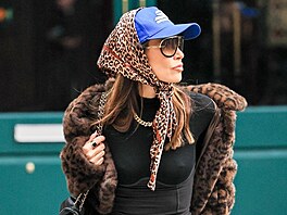 Britská zp�va�ka Myleene Klassová naopak zkombinovala n�kolik r�zných kousk� s...