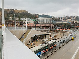 Testovací jízdy tramvají a autobus� po novém Dvoreckém most� v Praze (12....