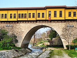 Irgandi byl vystav�n v roce 1442 a v turecké Burse slou�il obchodu. Tady se...