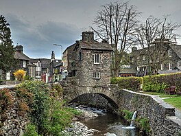 D�m na most� v Ambleside je asi tou nejvyhlá�en�j�í stavební památkou v Lake...