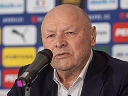 Kou� �eských fotbalist� Miroslav Koubek p�i své první reprezenta�ní nominaci.