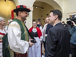 Poslanci pot�etí oblékli kroje v rámci Dne lidových kroj�. Akci podpo�il i...