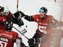 Spar�an�tí hokejisté se radují z vít�zného gólu v prodlou�ení rozhodujícího...