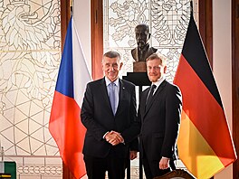 Premiér Andrej Babi� p�ivítal ve Strakov� akademii p�edsedu vlády Svobodného...