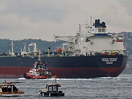 Tanker Maran Homer v tureckém Istambulu. (15. �íjna 2025)