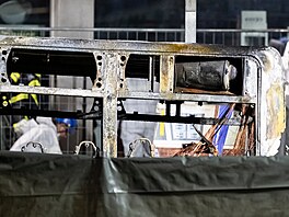 Nejmén� �est lidí zahynulo p�i po�áru autobusu ve �výcarské obci Kerzers. (10....