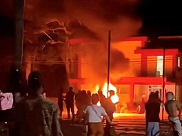 Demonstranti na Kub� napadli kancelá� komunistické strany (14. b�ezna 2026)