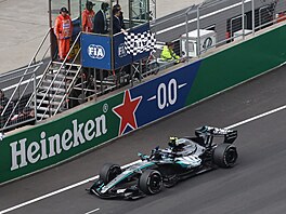 Kimi Antonelli vyhrává sv�j první závod formule 1 jako druhý nejmlad�í jezdec v...