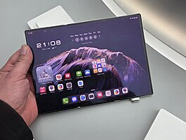 Huawei Mate XTs
