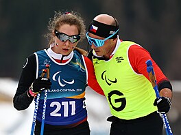 Simona Bubení�ková s trasérem Davidem �r�tkem po dokon�ení závodu na 10 km.